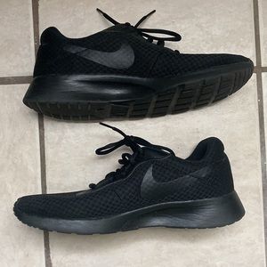 WOMEN'S NIKE TANJUN SUSTAINABLE SNEAKERS SZ 10